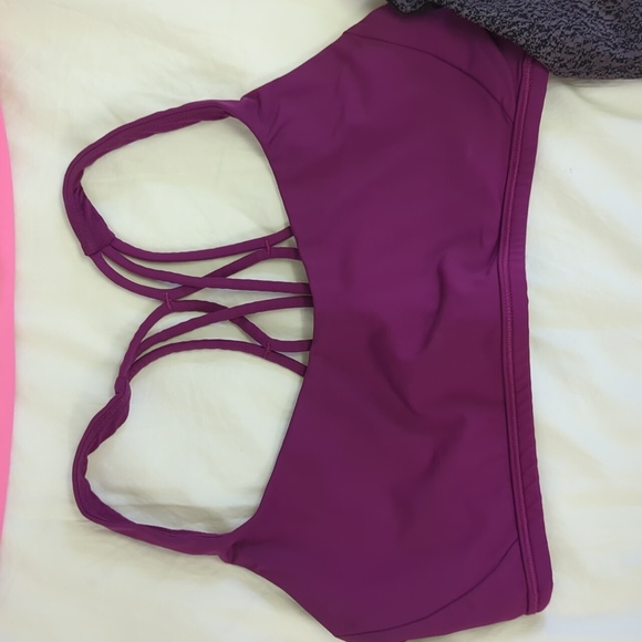 One Lululemon sports bra, size 6 - Picture 5 of 10